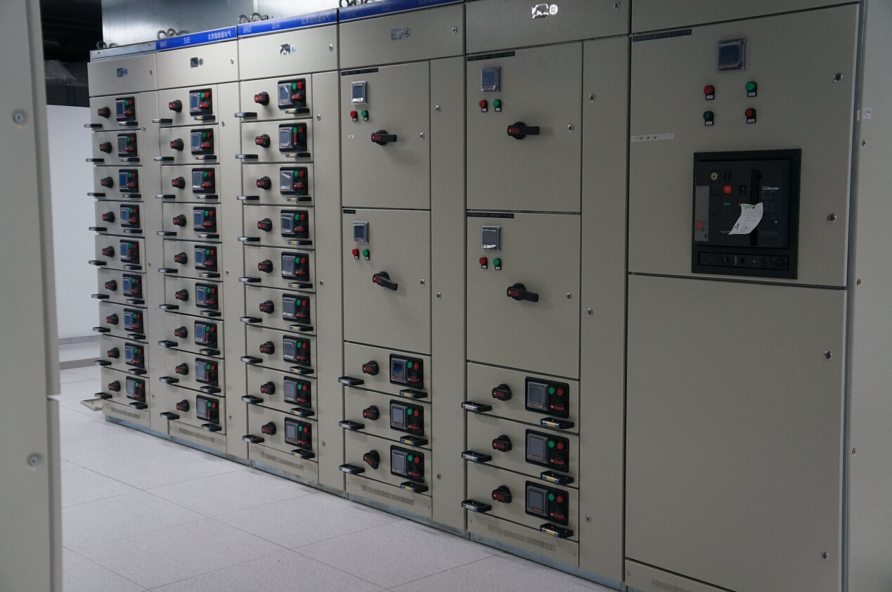 采用双路市电、UPS、确保好博在线客服设备稳定运行